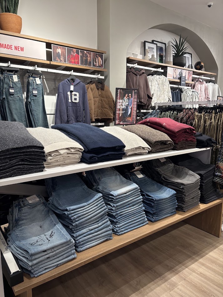 abercrombie kids product display