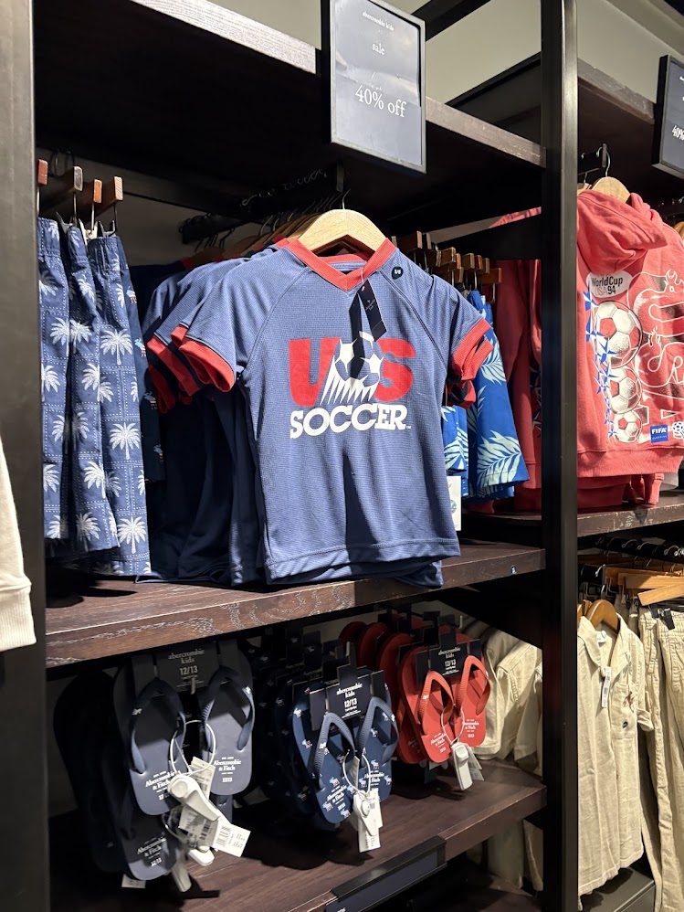 abercrombie kids clothing display