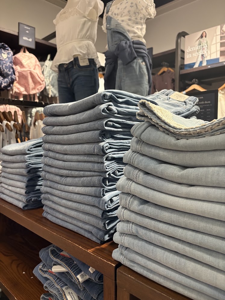 abercrombie kids store display